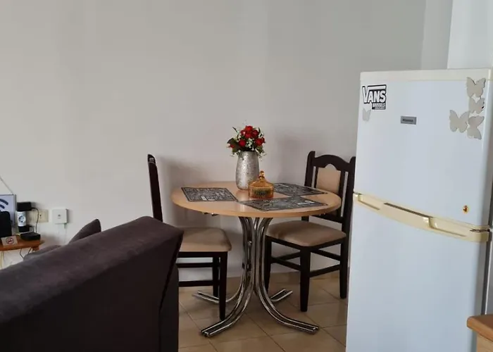 Апартаменты West Side Кавала