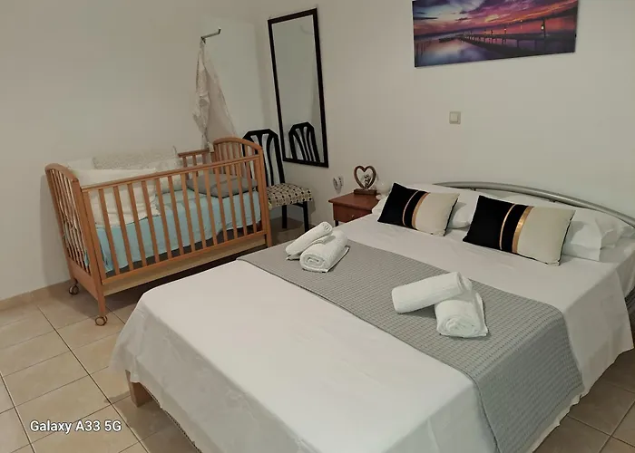 Апартаменты West Side Кавала